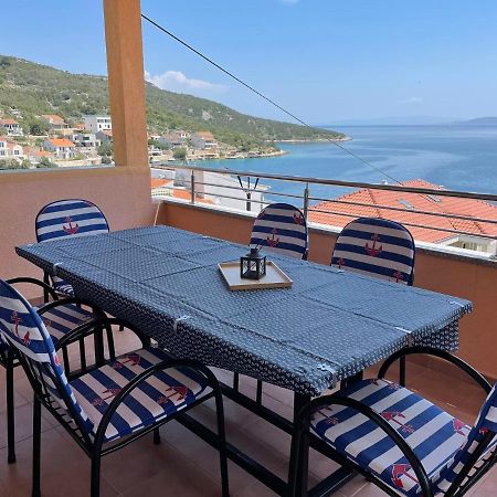 Apartman Emilija Vinišće Eksteriør bilde