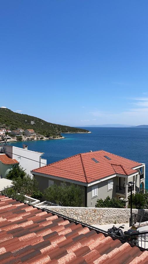 Apartman Emilija Vinišće Eksteriør bilde