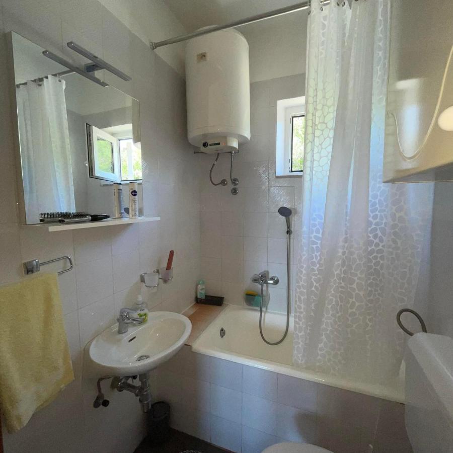 Apartman Emilija Vinišće Eksteriør bilde