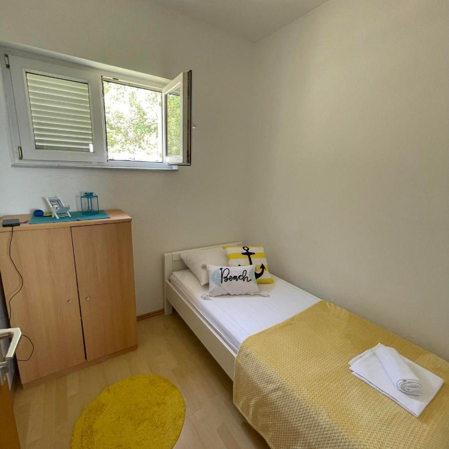 Apartman Emilija Vinišće Eksteriør bilde