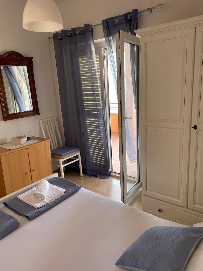 Apartman Emilija Vinišće Eksteriør bilde