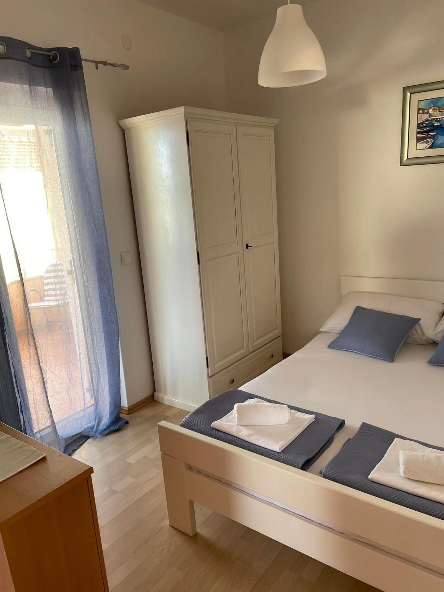 Apartman Emilija Vinišće Eksteriør bilde